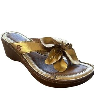 Born Metallic Gold Leather  Flower Wedge Sandals Womens 6 Comfort Platform